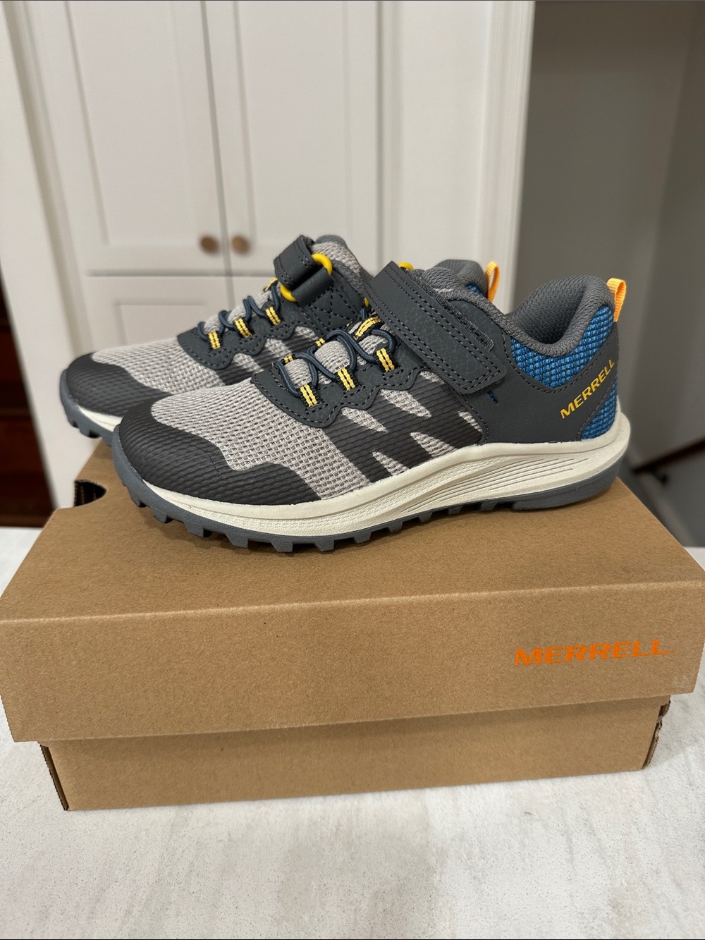 Merrell Kids Nova 3 sneakers NWT